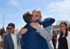 El abrazo de Alberto Jr con Olivero en la Punta y las especulaciones políticas . Nuevos  tiempos 