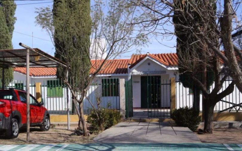 Desde la Cooperadora suspendida de San Jerónimo ,  dicen que es miseria, el aporte  para la comida .. Más de un sopeado con  hueso no podemos dar. Hasta las ollas son nuestras .La Chantada de dar comida en Escuelas que no están preparadas para cocinar .