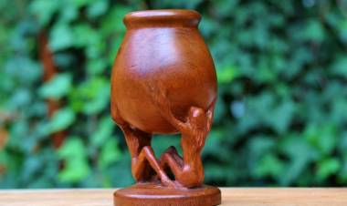 Inauguró la expo "Digo el mate" en la Casa del Poeta