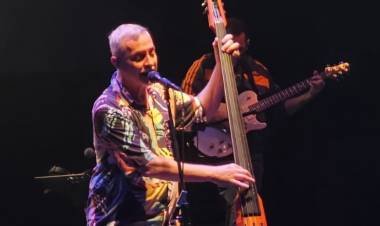 Pedro Aznar cautivó al público en el Cine Teatro San Luis