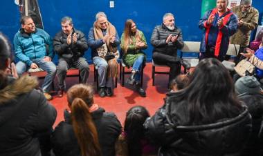 Los candidatos con la gente en el club San Lorenzo