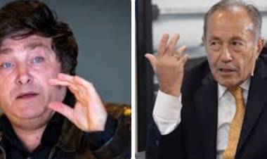 Adolfo quiso ser motosierra en 2001. El parecido con MILEI que no se banca Clarín. Uno duró 7 días el que pretende lo mismo podrá soportar????