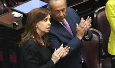 Adolfo se reúne con la CGT San Luis , luego de apoyar a MILEI.Raro.Busca volver al PJ , a pesar de sus ambigüedades.