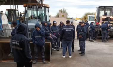Alto acatamiento del paro en la Municipalidad de San Luis .No al desdoblamiento de sueldos  y a la no baja de salarios 