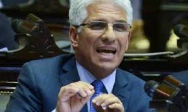 Extraordinarias"Poggi quiere endeudar la Provincia en U$S 150 millones y un impuestazo "