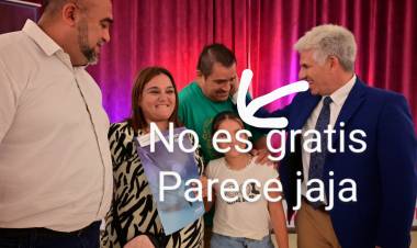 Poggi anunció en Mercedes, que las Escrituras no son gratis.El.falseo permanente..con relato .El Juanjo debe seguir buscando colectivos .Payasadas sin fin 