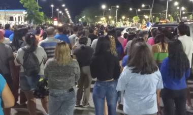 La Toma movilizada por el femicidio de Zoe Pérez.Impresionante marcha por Justicia y Seguridad . Habrá reclamos a Poggi el sábado, que deberá beber de la misma medicina que impuso.El vaciamiento de la Policía ya tiene consecuencias 