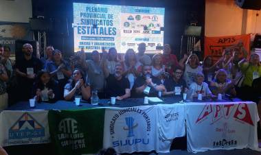 Los Gremios Estatales con marchas y movilizaciones contra el ajuste Provincial .