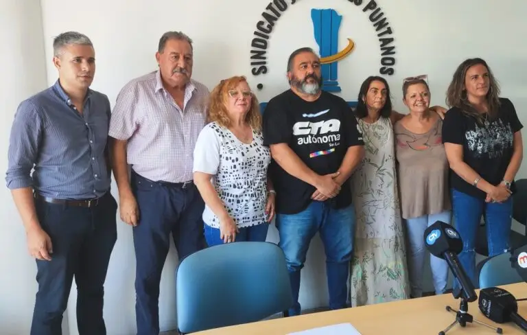 Frente Gremial marchará hoy y el 1. Se nos ríen en la cara con 70 mil pesos de Bono. Es ridículo, mientras amigos y parientes cobran millones por locación de servicios 