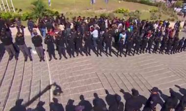 La Legislatura, una fortaleza Policial .1200 hombres en gastos. Lo que sale cuidar un Boca-River