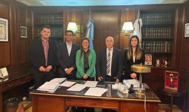 Inocentes o desubicados? Intendentes del PJ con el cómplice del mayor ajuste de pobreza y de hambre de la historia.Que les puede cambiar de realidad Abdala? Nada 