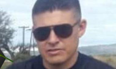 Cortaderas: el Policía Fuentes murió por falta de balas.Su compañero se rindió. Tenían 6 cada uno.Sin chalecos ni protección.Estudian denunciar a Poggi y a Sosa por ésta vergonzosa situación.