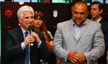 Frontera ya juega con Poggi y la tropa se reacomoda.Primer logro real en conjunto: 70 cuadras de pavimento .El PJ sin autocrítica, lo empujó a irse .Lo de traidor no es lógico .Ya empezaron las encuestas que desvelarán que dice la gente.