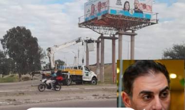 El vandalismo de Hissa contra él PJ..Estupidez política que le puede costar caro .Grúas que deberían cambiar luces, para romper carteles del PJ.