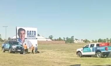 Poggi dice que vota a los Candidatos de Milei .Primera acción, romperle los carteles al PJ, con vehículos oficiales .