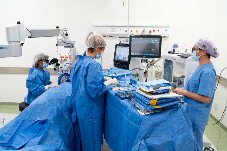 Ya se hacen operaciones oftalmológicas de alta complejidad
