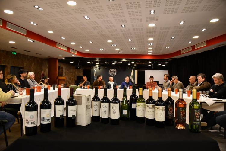 Cata interna de productores vitivinícolas de la provincia