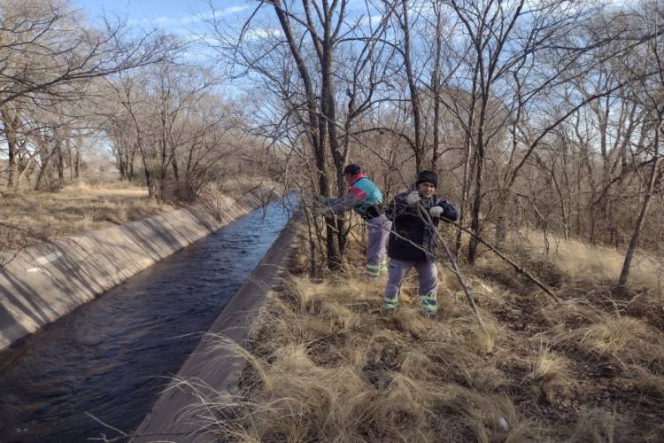 Limpiezas preventivas en el Canal Paso de las Carretas