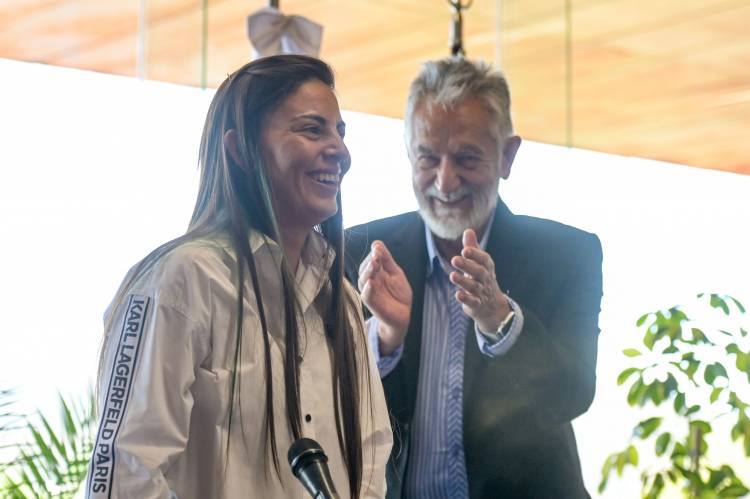 “VIVAMOS JUNTOS ESTE MOMENTO DE ALEGRÍA”