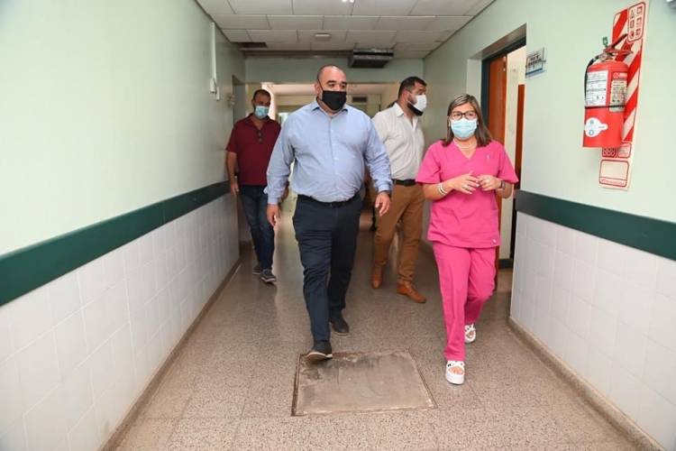 Maxi Frontera en dos Hospitales. Intendente presente en la Salud 