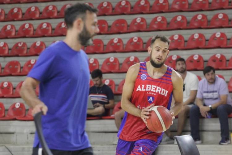 BÁSQUET - Agustín Más Delfino: “Es una categoría muy dura”