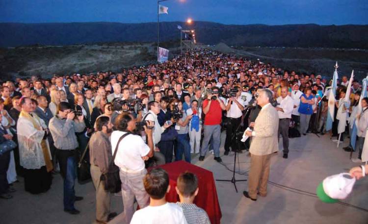 El verso de Poggi. Votó contra el Dique Quines,no hizo un solo Dique y se opuso al Acueducto de el Este .Su historia con el Dique Nogolí .Alberto fue el el que hizo Diques .