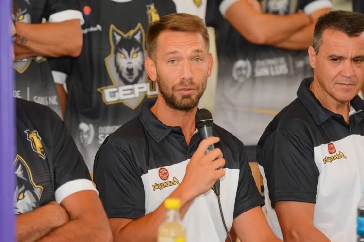 BÁSQUET: clínica del “Lobito” Fernández y Gustavo Morla