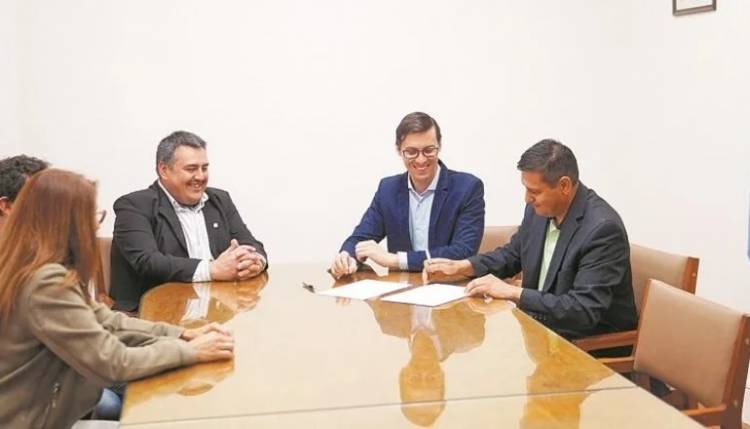 Escribanos capacitarán a personal del Registro Civil