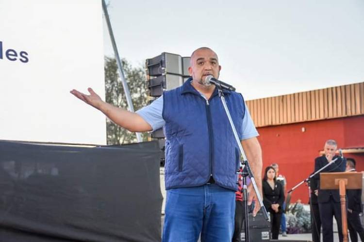 Maxi " vamos a comprar dos camionetas y cinco motos para control  ambiental.Fuerte guerra al dengue con equipamiento nuevo propio que se presentó.