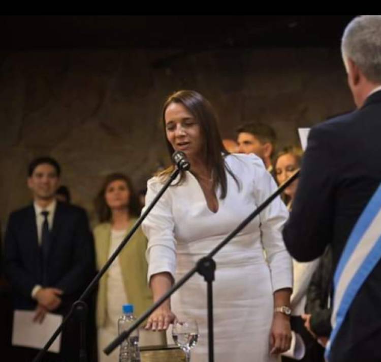 Poggi echa a su Ministra estrella Becerra y habría más cambios.La ingobernabilidad y la falta de experiencia hacen mella . Spagnuolo sigue en la mira .