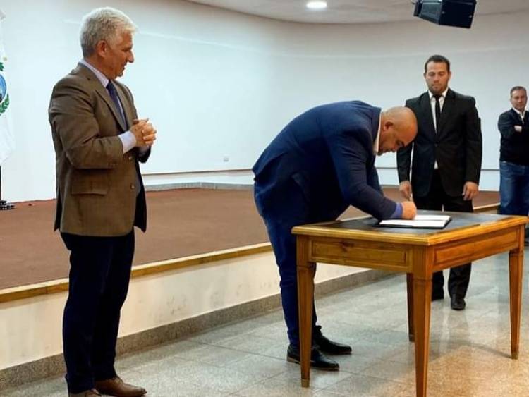 Poggi recupera la iniciativa política.58 Intendentes firmaron un Pacto para Luminarias con fondos de ambas partes.ATE afuera , reclamaba por la vuelta del Pacto de La Toma