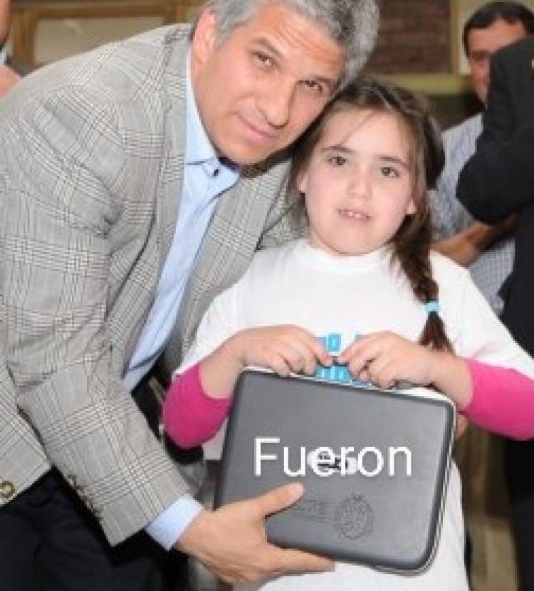 Araujo dice que San Luis no entregará ninguna Compu o tablet. No tiene vergüenza..Es un crimen educativo irreparable .