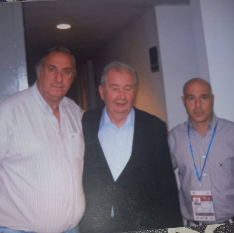 Demarchi "él indiscutible del fútbol.Reelecto por 22 a 0.Hizo grande una liguita que es Liga en serio.La estupidez de Favio Ávila de ir contra el fútbol en nombre de Poggi.Apabullador