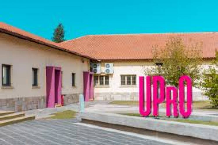 Cayó de 10400 a 7400 los aspirantes en la UPRO.Con él curso nivelatorio quedarán menos.Es un 35 por ciento menos .Los punteros políticos y sus consecuencias 