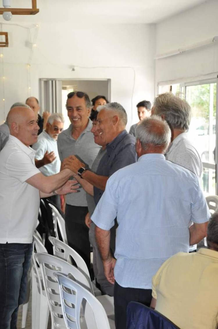 Abdala" si llego a Gobernador, seré el mejor de la historia.Poggi me hizo echar del PRO , terminó en el PRO y se colgó de MILEI.Es él el TRANFUGA político.Los conozco a todos.Adolfo me apoya y parte del PJ también que me puede llevar como Candidato.Voy a hablar con Maxi y con Negri también.