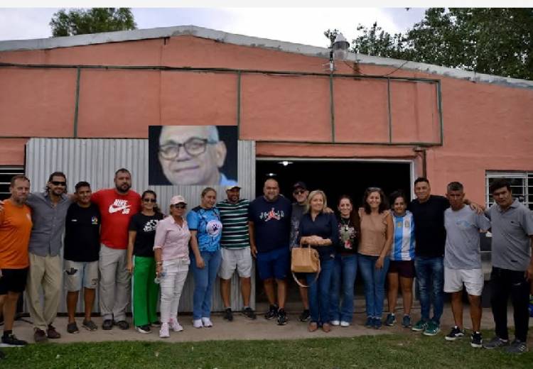 Sapo Vera, el Director ignorado por Deportes.En AMFA fue censurado por Muñiz. Pensar que dió la cara cuando no la daba NADIE Nosotros lo agregamos en la foto.