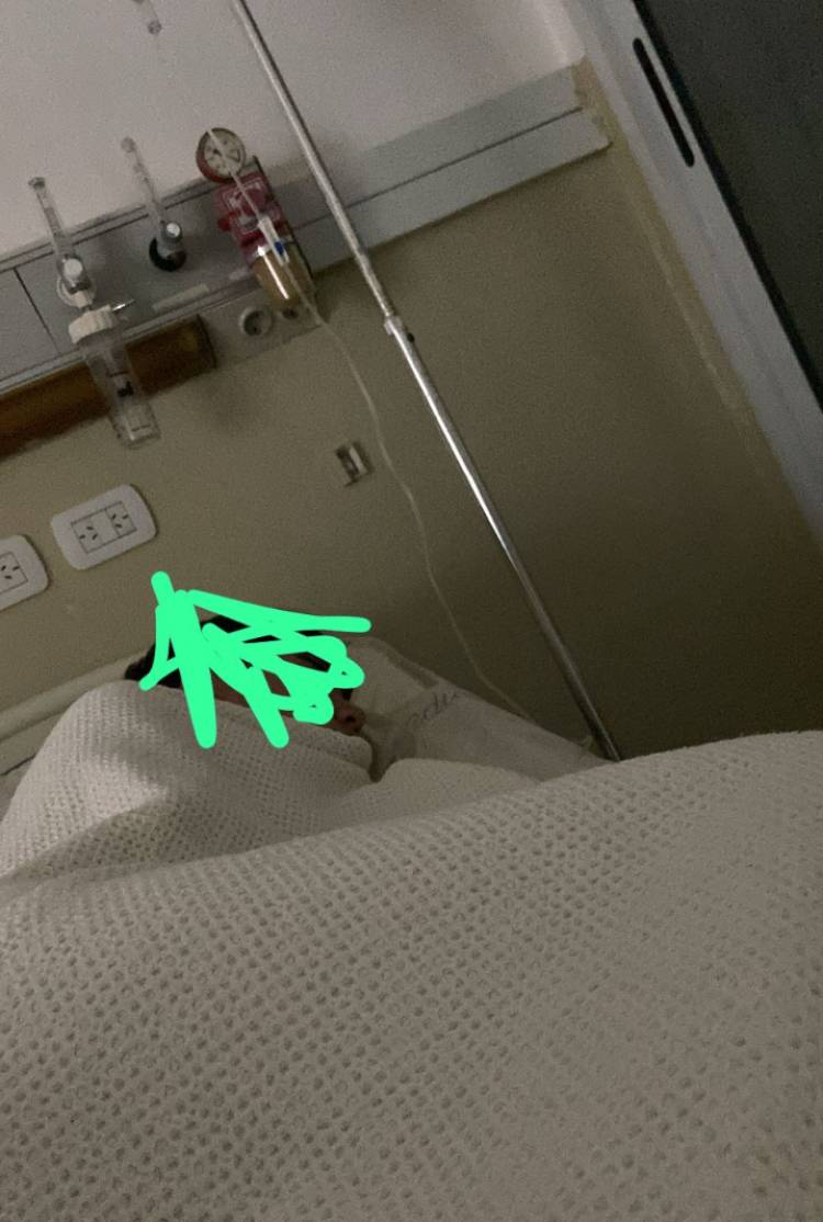 Las fotos de los chicos intoxicados que nadie quiere mostrar . Tirados y uno grave. La salmonella que destruyó  instentinos y está sin control por no cerrar las Escuelas. La obsecuencia de defender lo indefendible.