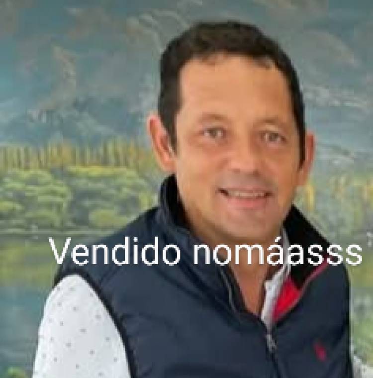 Marcos Gatica: de Peronista a Libertario Poggista.Lo engordaron, compró dos sacos y perdió las convicciones. Triste final de un ignoto, que se cree importante, vendiendo ideales.