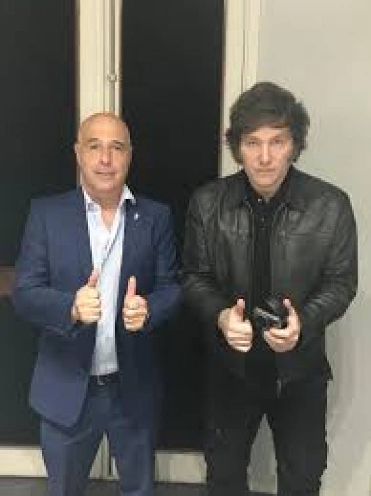 MILEI pretende sacar todos los Colegios Profesionales. Desregulación dicen de la burocracia . Se desfinanciaría  el sistema . Abogados, Contadores, Veterinarios y Médicos los apuntados 