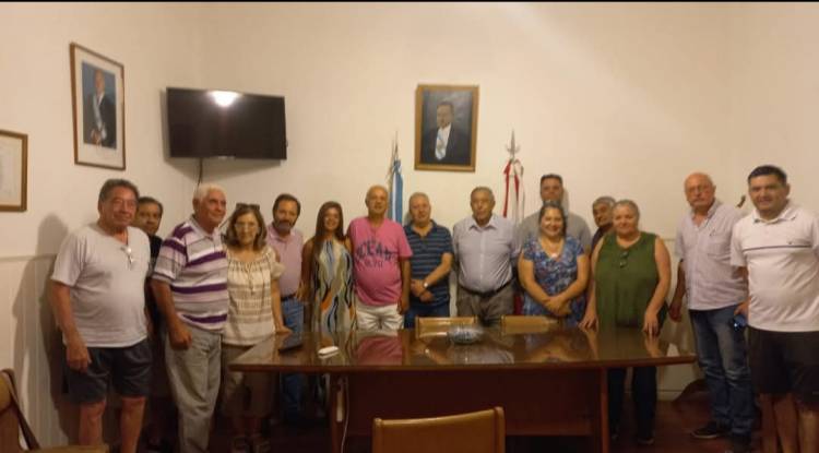 Identidad Radical " es estúpido que la UCR, nos diga funcionales a Rodríguez SAA, mientras ellos Co Gobiernan con él Adolfo , ideólogo de la corrupción de San Luis.Les duele la verdad 