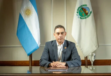 Hissa y más del enlatado oficialista.Echarle la culpa a otro de su propia inutilidad para resolver problemas. Deuda y Denuncia.Y decía que hace 8 años tenía estudiada la Ciudad .