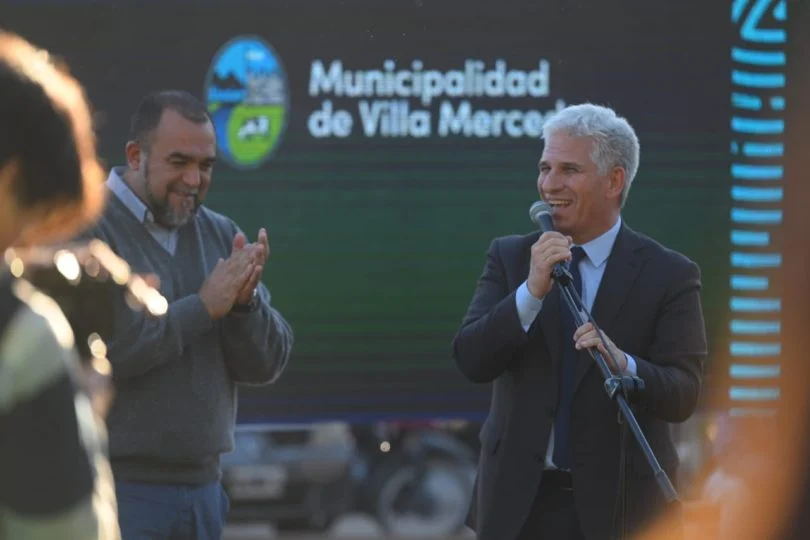 POGGI"se terminan las peleas políticas con Intendentes, vamos a hacer obras en común". La picardía política de POGGI, de tirarse al piso, dió resultado.Lo había adelantado EA