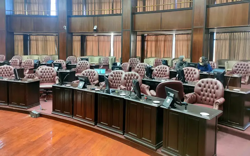 Diputados no sesiona, para no discutir la cuenta de inversión  que le dejaron a POGGI 93 mil millones. Con eso le sobra para las mil viviendas que anunció para el 2025.Se aprobarán de forma fixta? 