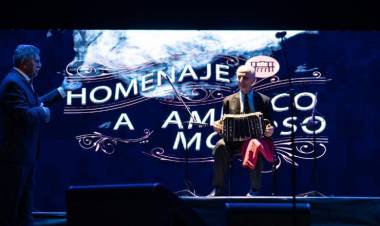 San Luis homenajeó al maestro del tango Américo Moroso 