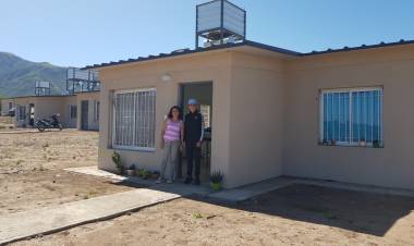 CORTADERAS: casa nueva para 14 familias