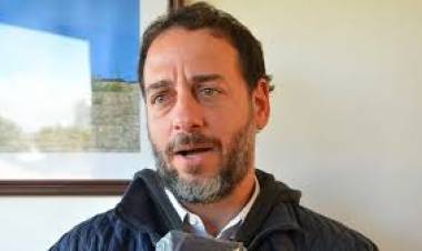 Piri:es vergonzoso la falta de previsión en Turismo.Mala temporada con responsables.Trabajo para Kiciloff y escuchamos a todos .Si se cae Aerolíneas será duro para Merlo y un fracaso de Poggi que es MILEI.El PJ cerrado de 4 x 4 y lujos no es lógico .Por eso perdimos