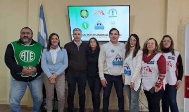 La Interdindical dijo que él aumento de Poggi es una burla . Causa más bronca . Estamos 153 por abajo entre los dos periodos, dicen los gremios . La marcha se hará. El bono es para disimular la miseria del aguinaldo 