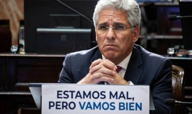 Encuesta : Poggi tiene el 68 por ciento de rechazo . El 51 no lo votaría , pero las opciones opositoras no logran capitalizar ese rechazo . 