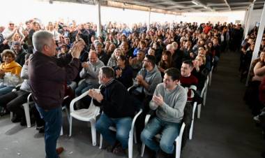Poggi también tuvo su 22 AG y se hizo apoyar por sus funcionarios , que no faltó uno .