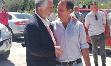 La falta de memoria de Olivero que se cree refundador .Dice que la Reforma es para mejorar la Institucionalidad de San Luis .Cual? La de transfuguismos ? La foto en un Cabildo que odian .
